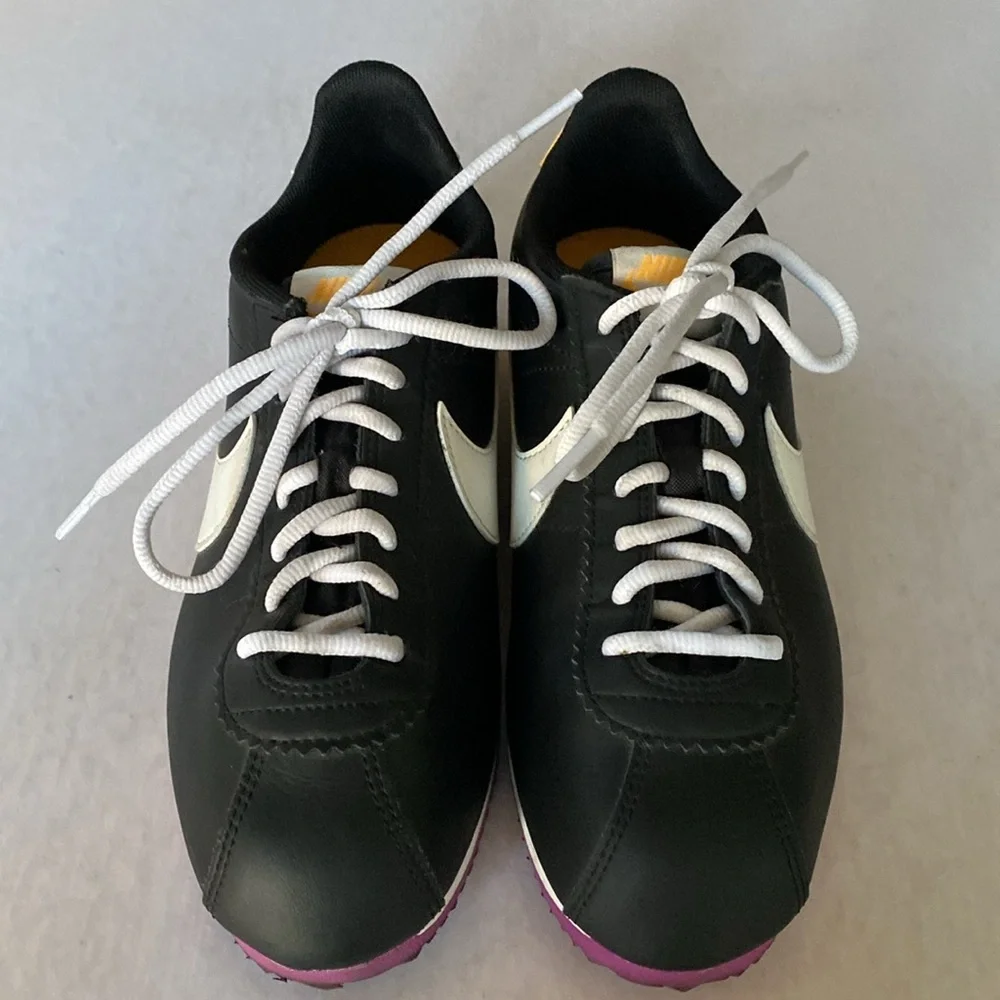 Nike Cortez Women’s Black Sneakers Size 7 US